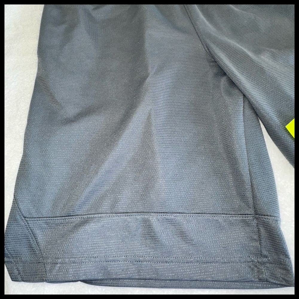 Nike DriFit 🏋🏻‍♀️🥏🏀🏈🏐Mens Shorts Large Grey with 2 pockets and drawstring waist. - Picture 2 of 16